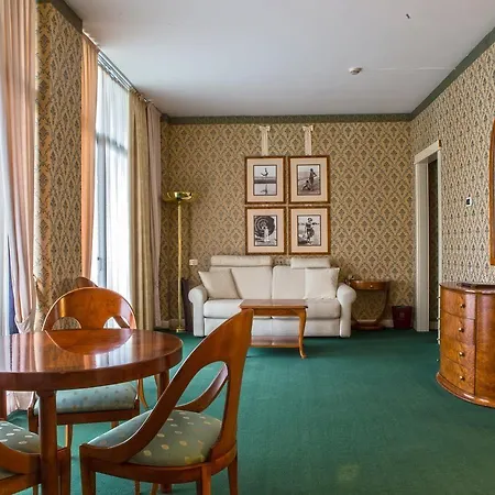 호텔 Grand Astoria 그라도