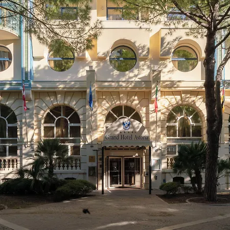 호텔 Grand Astoria 4*