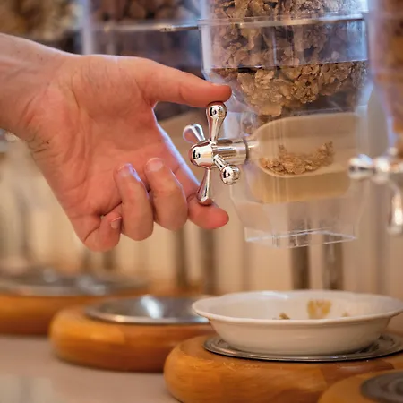 Grand Astoria 호텔