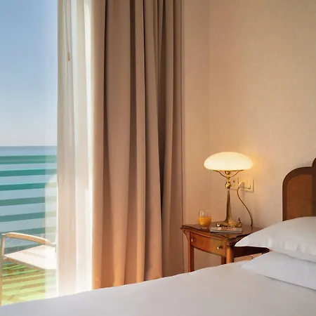 호텔 Grand Astoria 그라도