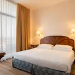 Grand Astoria Hotel 4*