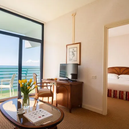 Grand Astoria מלון 4*