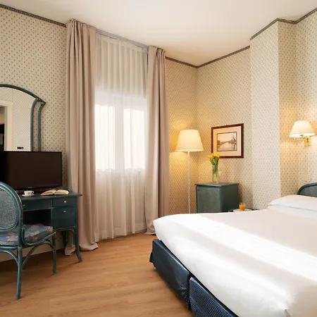 מלון Grand Astoria