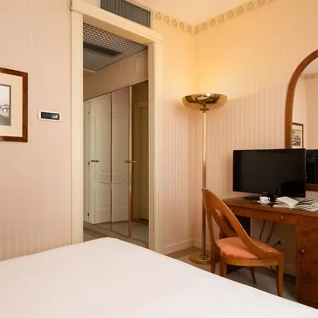 Ξενοδοχείο Grand Astoria Γκράντο
