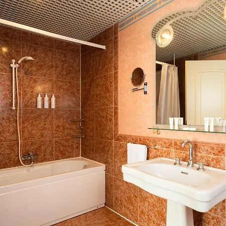 Hotel Grand Astoria 4*