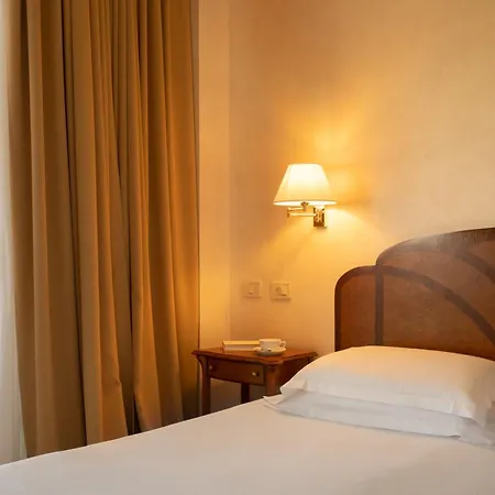 מלון Grand Astoria