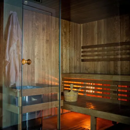 מלון Grand Astoria 4*
