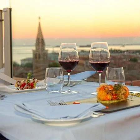 Grand Astoria מלון 4*