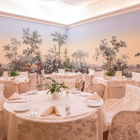 מלון Grand Astoria