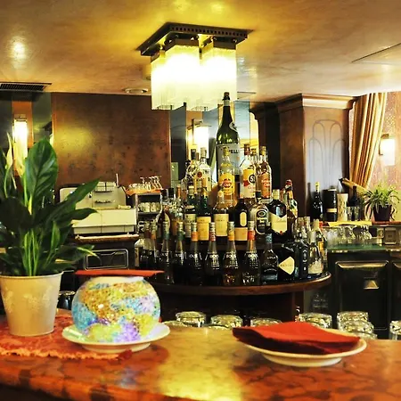 Grand Astoria Hotel 4*