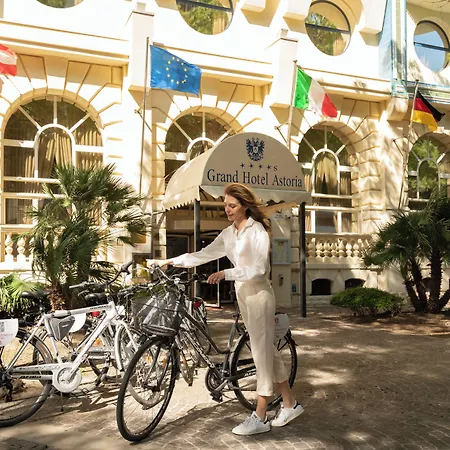 Grand Astoria מלון 4*