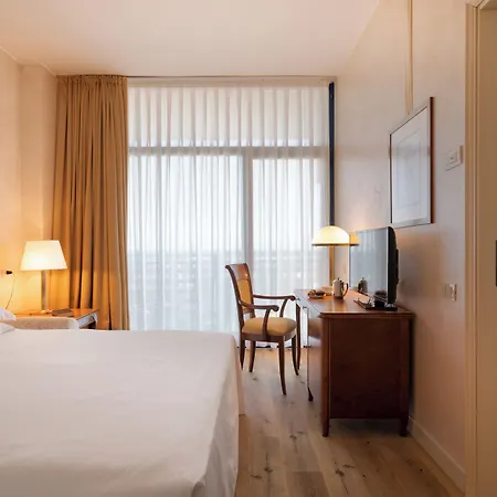מלון Grand Astoria גראדו