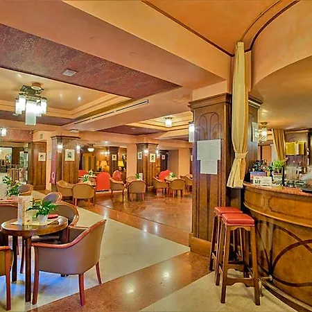 Grand Astoria גראדו
