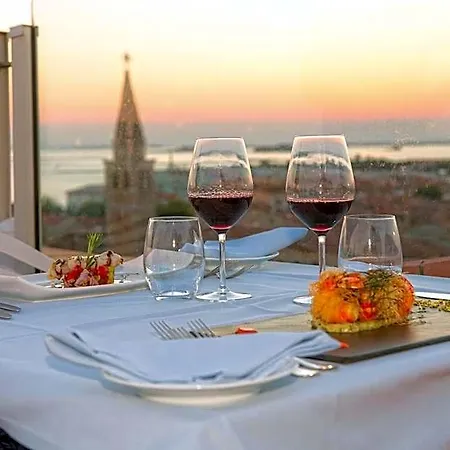 Grand Astoria מלון 4*