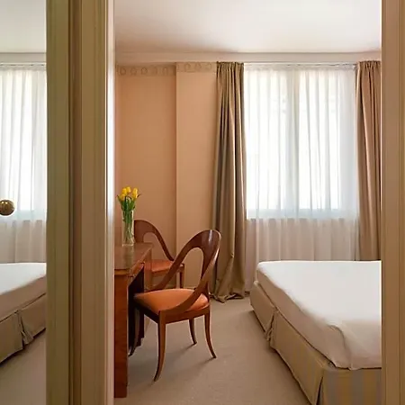 Grand Astoria מלון גראדו