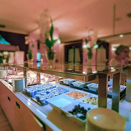 Grand Astoria Hotel