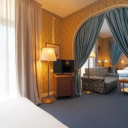 Grand Astoria Hotel 4*