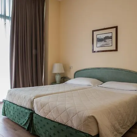 Hotel Grand Astoria 4*