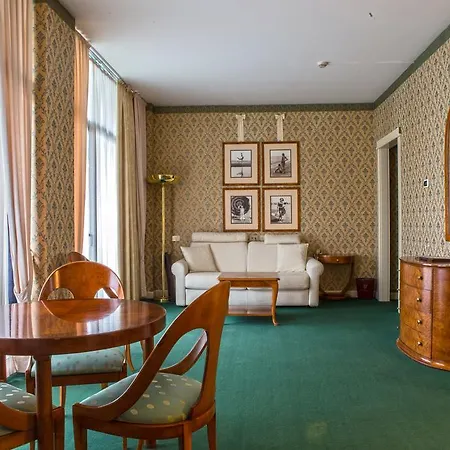 Grand Astoria 4*