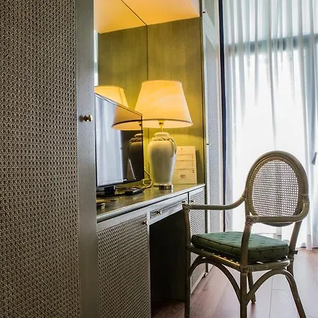 Grand Astoria Hotel 4*