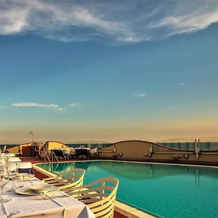 Hotel Grand Astoria 4*
