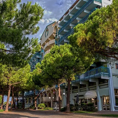 Hotel Grand Astoria 4*