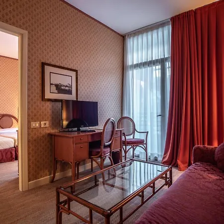 מלון Grand Astoria