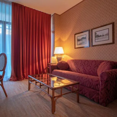 מלון Grand Astoria גראדו