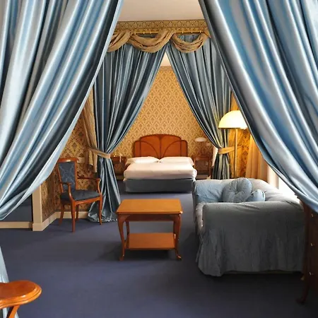 מלון Grand Astoria