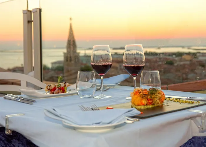 Grand Astoria Hotell 4*